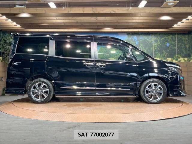 Toyota VOXY 2021-11 370329-18