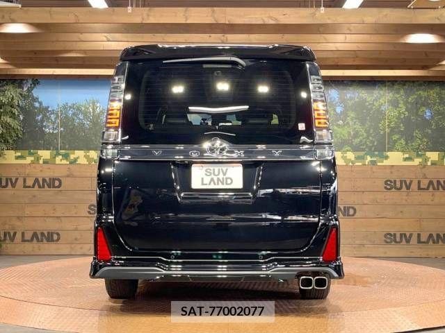 Toyota VOXY 2021-11 370329-17