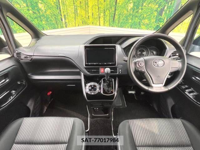 Toyota VOXY 2018-07 241490-1