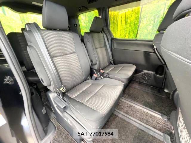Toyota VOXY 2018-07 241490-8