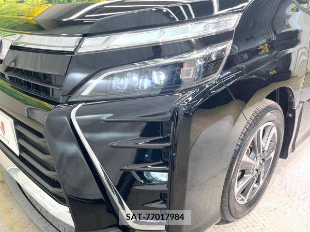 Toyota VOXY 2018-07 241490-12