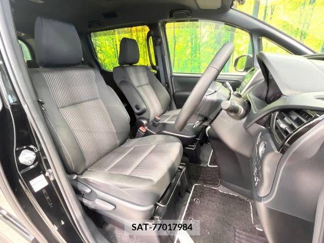 Toyota VOXY 2018-07 241490-7