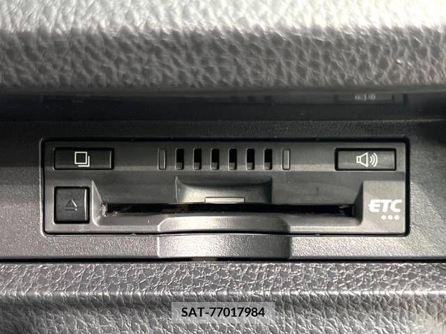 Toyota VOXY 2018-07 241490-6