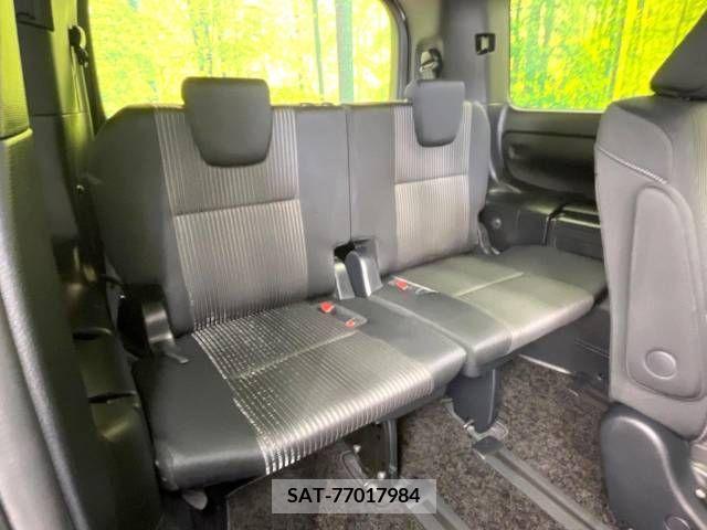 Toyota VOXY 2018-07 241490-9