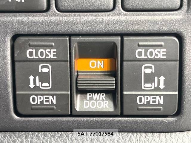 Toyota VOXY 2018-07 241490-3