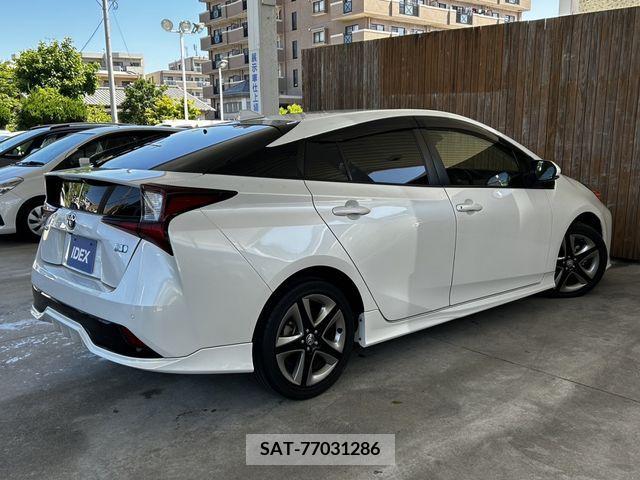 Toyota PRIUS 2021-06 281739-1