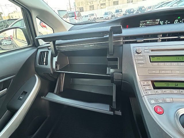 Toyota PRIUS 2014-10 192447-15
