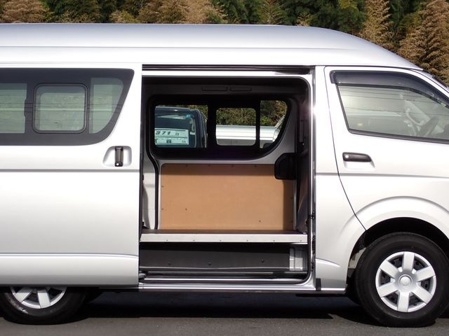 Toyota HIACE VAN 2018-10 193103-4