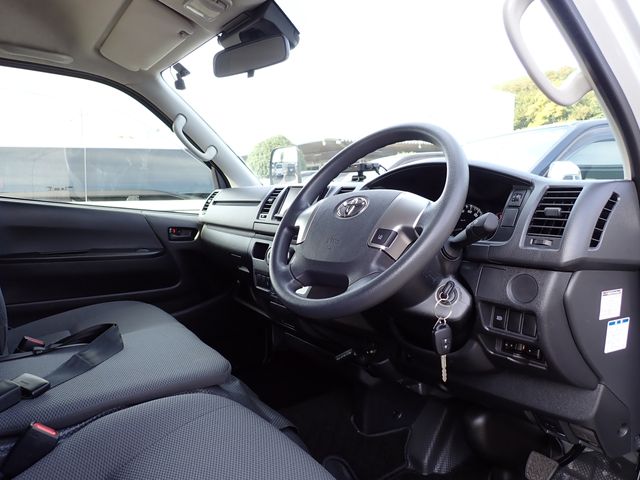 Toyota HIACE VAN 2018-10 193103-19