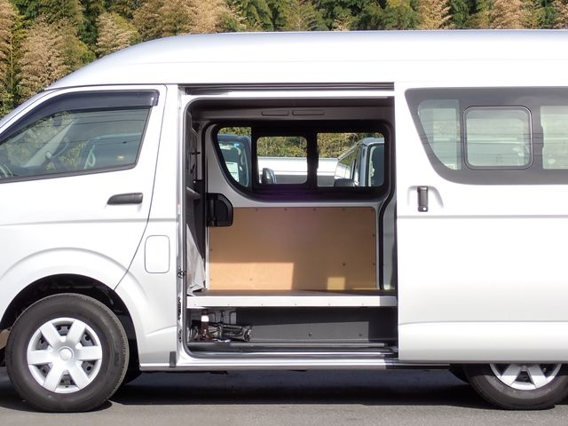 Toyota HIACE VAN 2018-10 193103-3