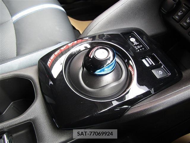Nissan LEAF 2020-09 324810-14