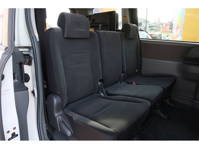 Toyota VOXY 2008-09 18648-20