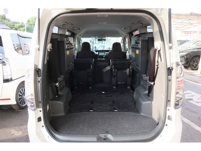 Toyota VOXY 2008-09 18648-25