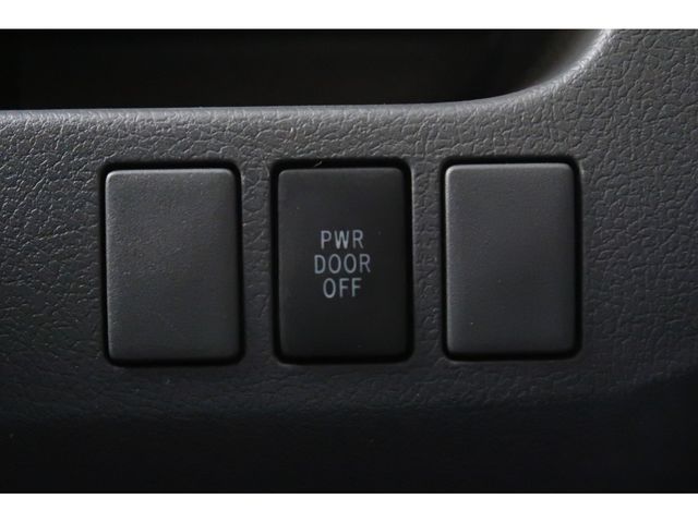 Toyota VOXY 2008-09 18648-15