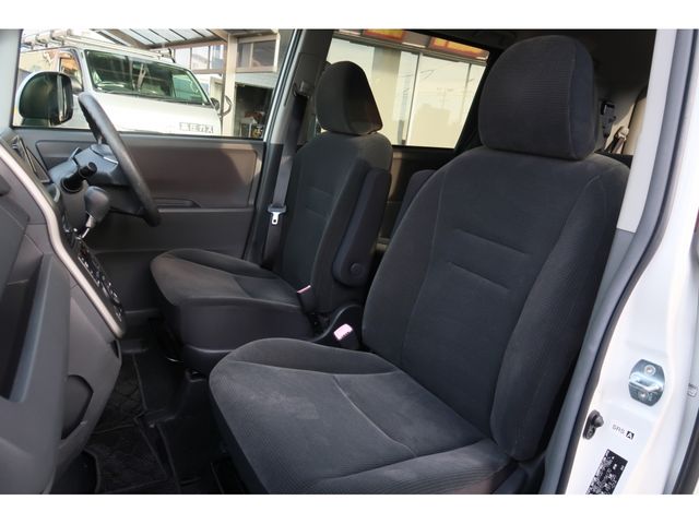 Toyota VOXY 2008-09 18648-19