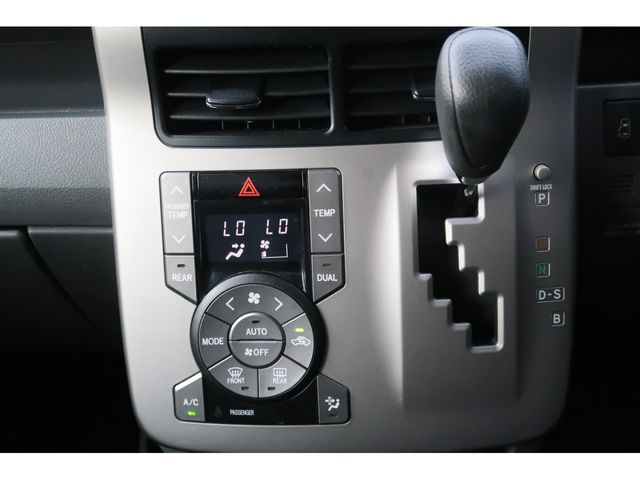Toyota VOXY 2008-09 18648-11