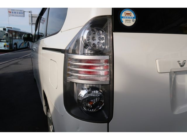 Toyota VOXY 2008-09 18648-27