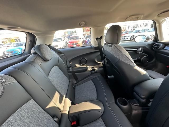 Bmw MINI 2022-08 16832-16