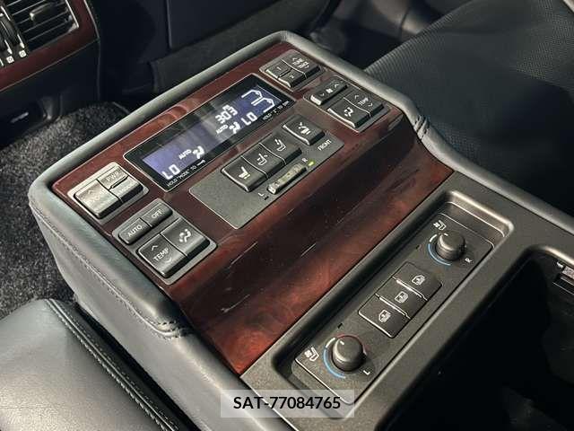 Lexus LS 2010-01 275567-9