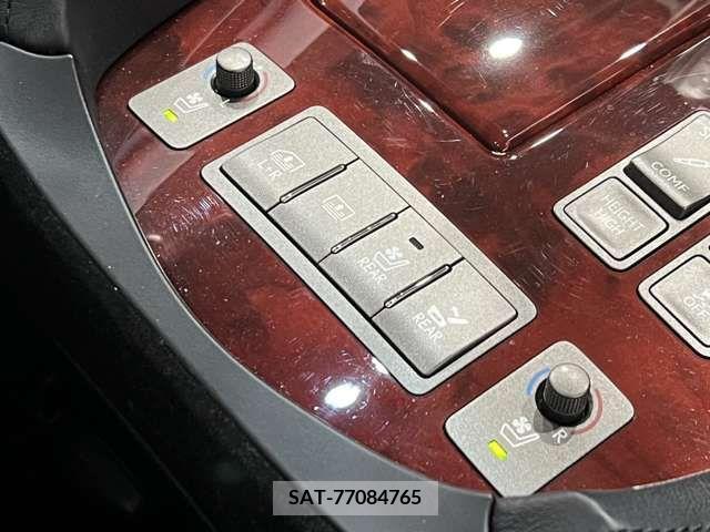 Lexus LS 2010-01 275567-6