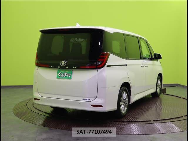 Toyota NOAH 2022-04 224674-1