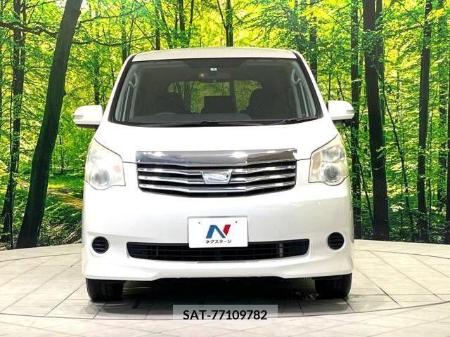 Toyota NOAH 2013-08 321346-13