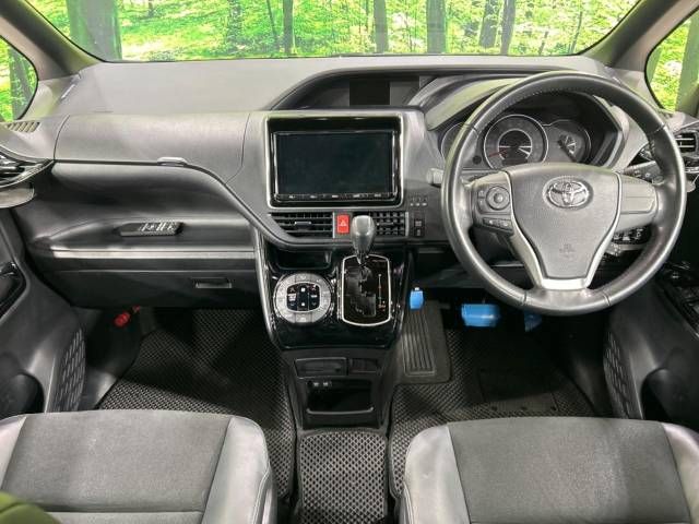 Toyota NOAH 2018-02 20147-1