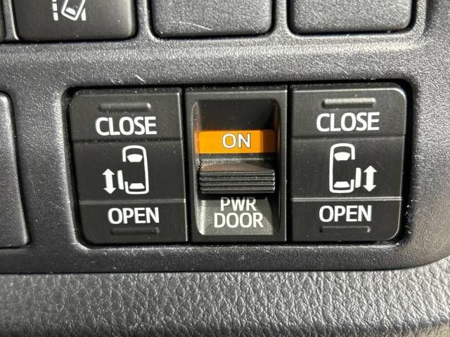 Toyota NOAH 2018-02 20147-5