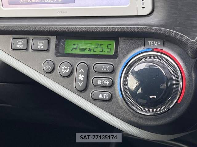 Toyota AQUA 2013-06 260131-7