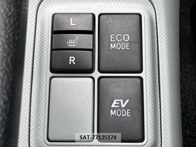 Toyota AQUA 2013-06 260131-5