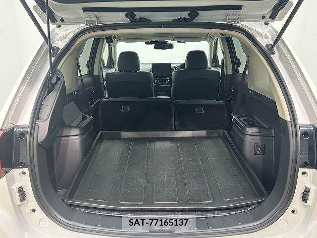 Mitsubishi OUTLANDER PHEV 2018-12 303566-10