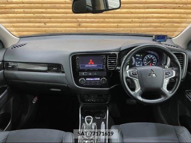 Mitsubishi OUTLANDER PHEV 2016-06 281119-1