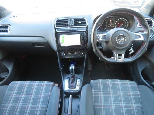 VolksWagen POLO 2012-09 9037-4