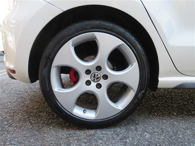VolksWagen POLO 2012-09 9037-16