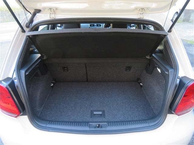 VolksWagen POLO 2012-09 9037-9