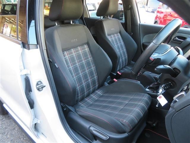 VolksWagen POLO 2012-09 9037-5