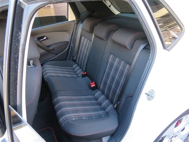 VolksWagen POLO 2012-09 9037-8