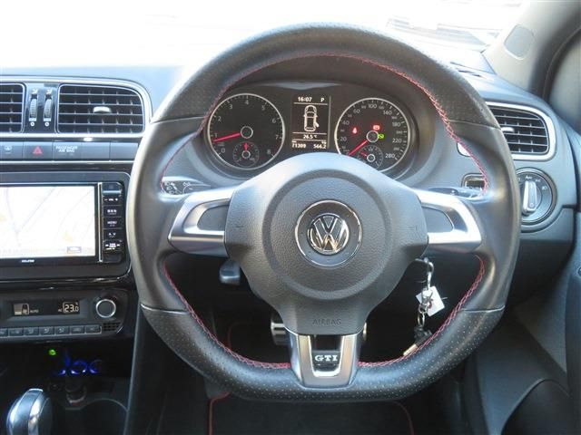 VolksWagen POLO 2012-09 9037-11