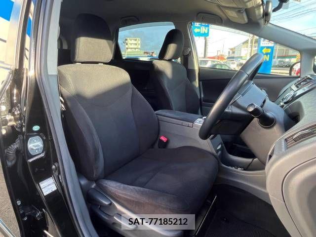 Toyota PRIUS ALPHA 2013-08 366765-8