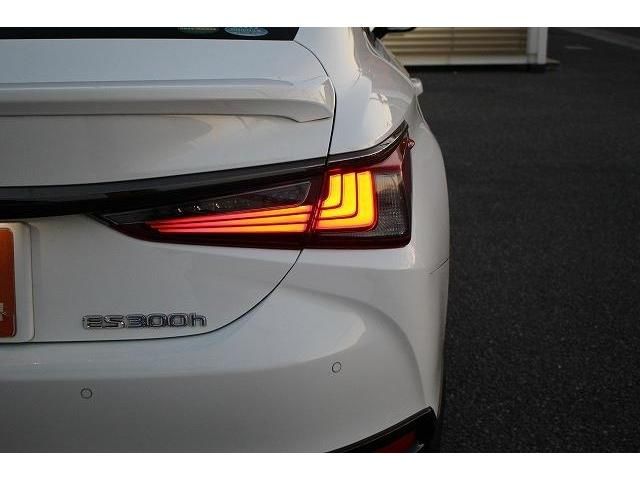 Lexus ES 2019-03 191938-11