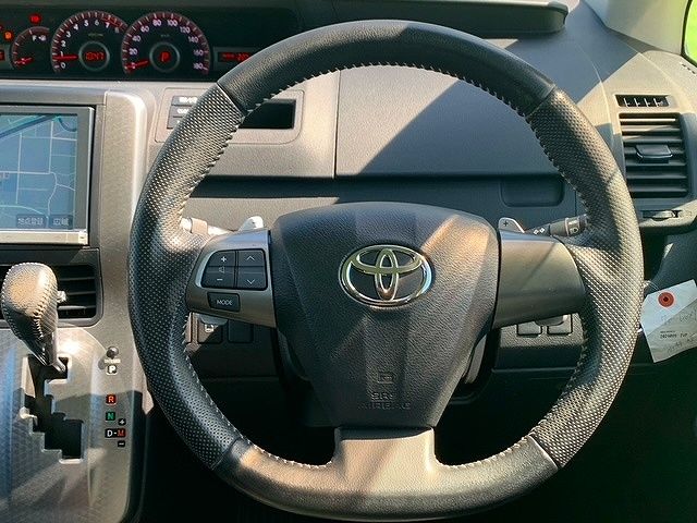 Toyota VOXY 2013-08 24904-13