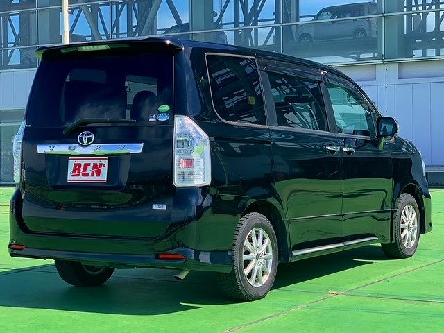 Toyota VOXY 2013-08 24904-2