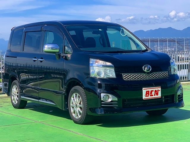 Toyota VOXY 2013-08 24904-6