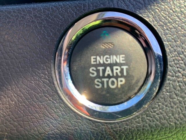 Toyota VOXY 2013-08 24904-5