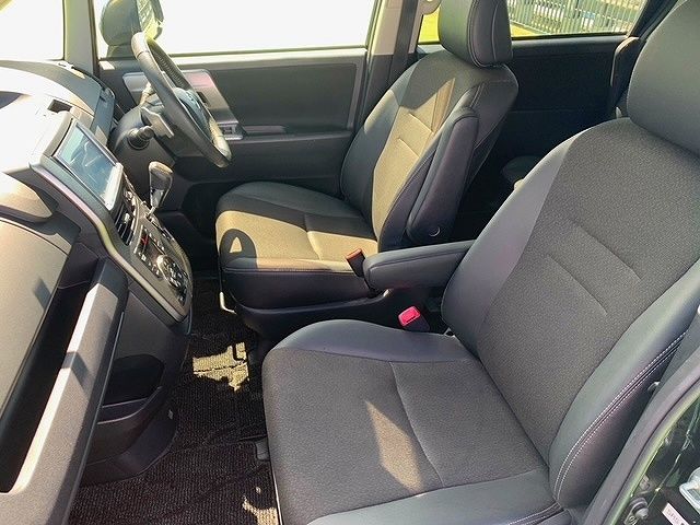 Toyota VOXY 2013-08 24904-3