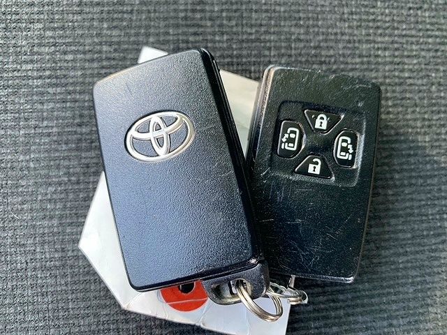 Toyota VOXY 2013-08 24904-11