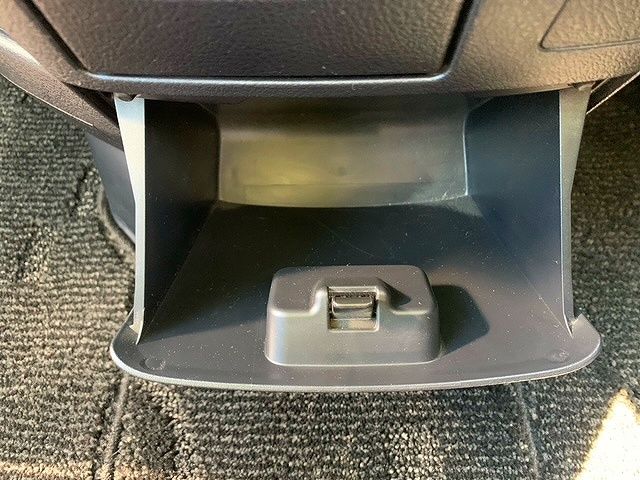 Toyota VOXY 2013-08 24904-17