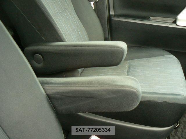 Toyota VOXY 2011-01 288989-17
