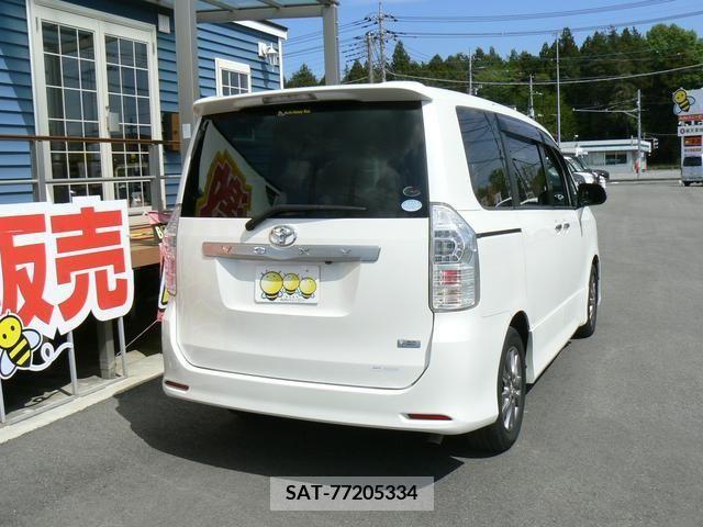 Toyota VOXY 2011-01 288989-2