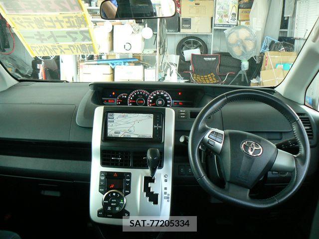 Toyota VOXY 2011-01 288989-4